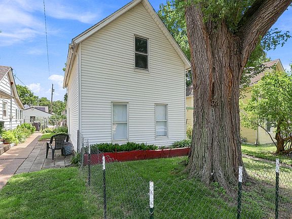 2nd image of 621 Oak St