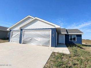 27 27th St SW, Watertown, SD 57201
