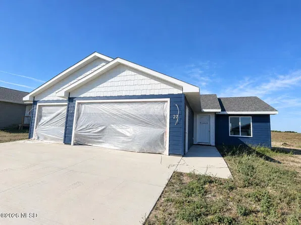 27 27th St SW, Watertown, SD 57201