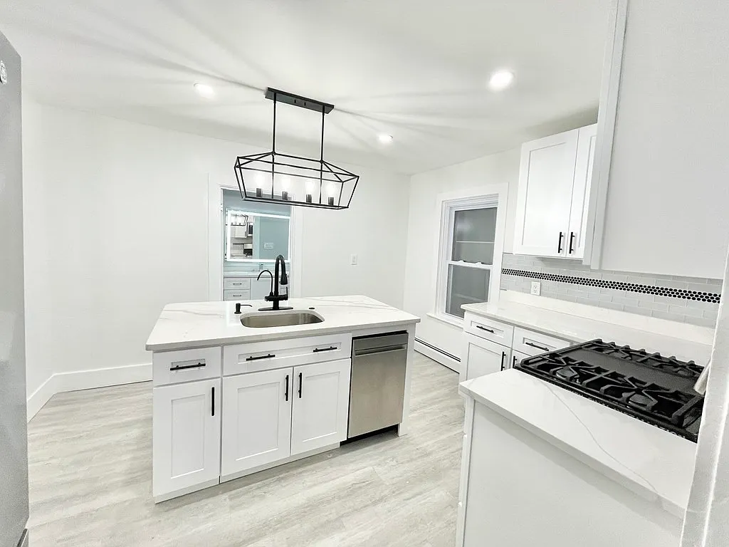 2 bed, 950 sqft, $2,200 — Photo 3