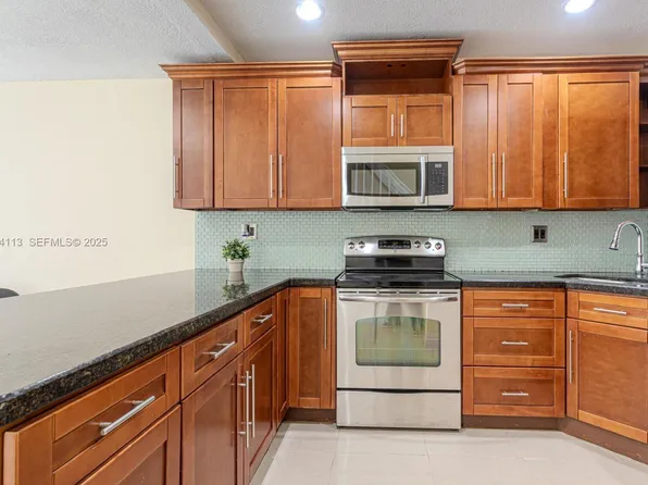 5698 W 25th Ct #5698, Hialeah, FL 33016