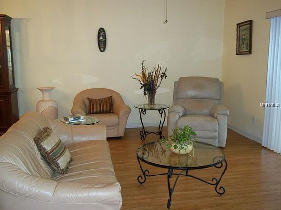 5th image of 927 McDaniel St #35