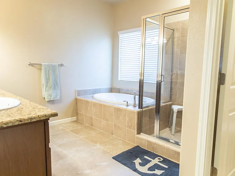 2327 W Queens Way — Photo 31