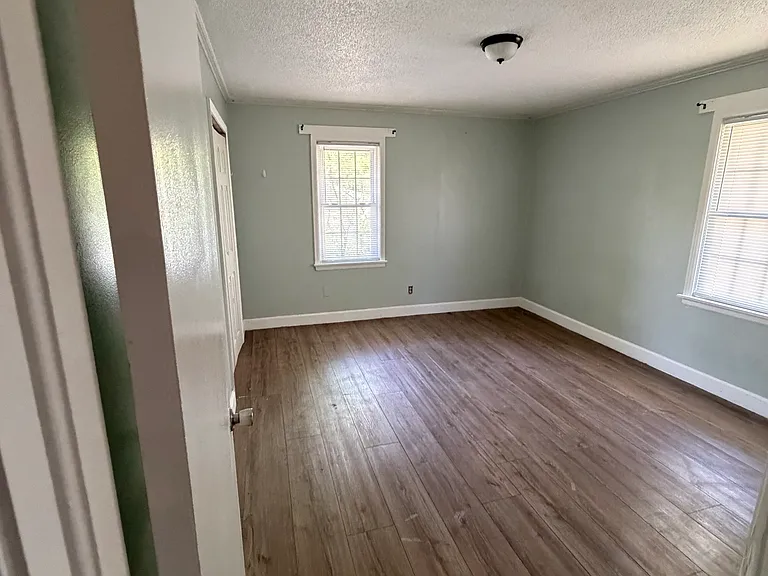 195 S Franklin Ave — Photo 7