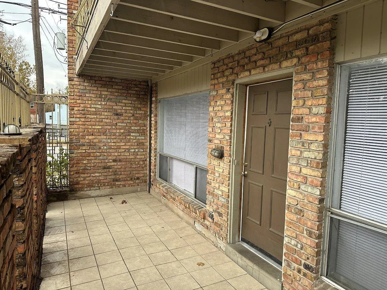 2 bed, 1.0 bath, 880 sqft, $1,300 — Photo 1