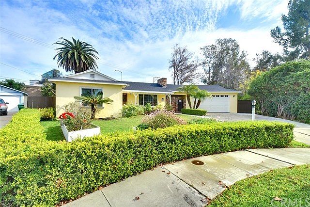 1st image of 402 W Park Ln