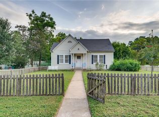 901 N Main St, Elgin, TX 78621