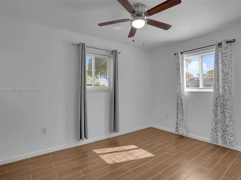 510 N 69th Ave — Photo 14