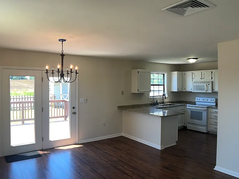 50 Carriage House Dr — Photo 4