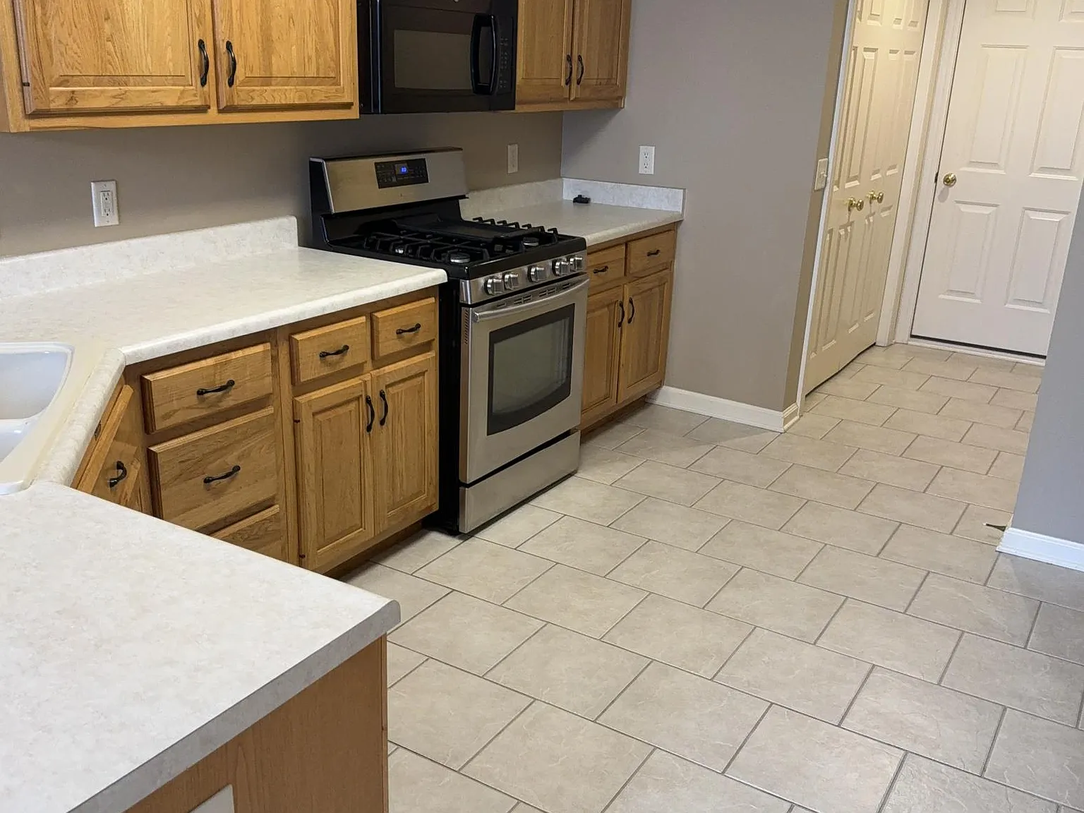 2 bed, 1300 sqft, $1,800 — Photo 4