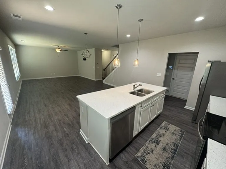 1156 Burgundy Dr — Photo 3