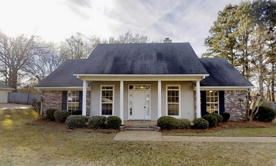 1st image of 935 Eagles Nest Dr