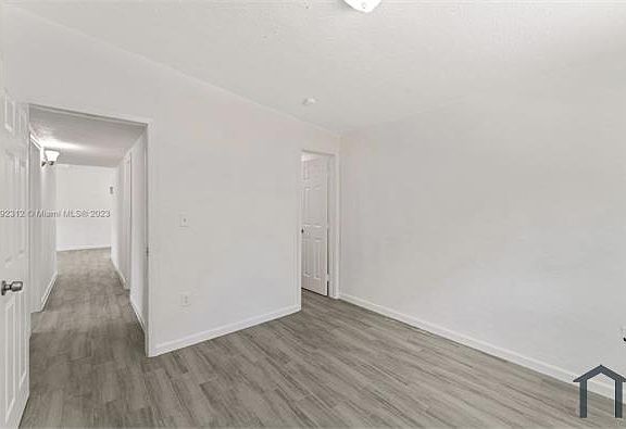 4th image of 372 NW 29th Ter