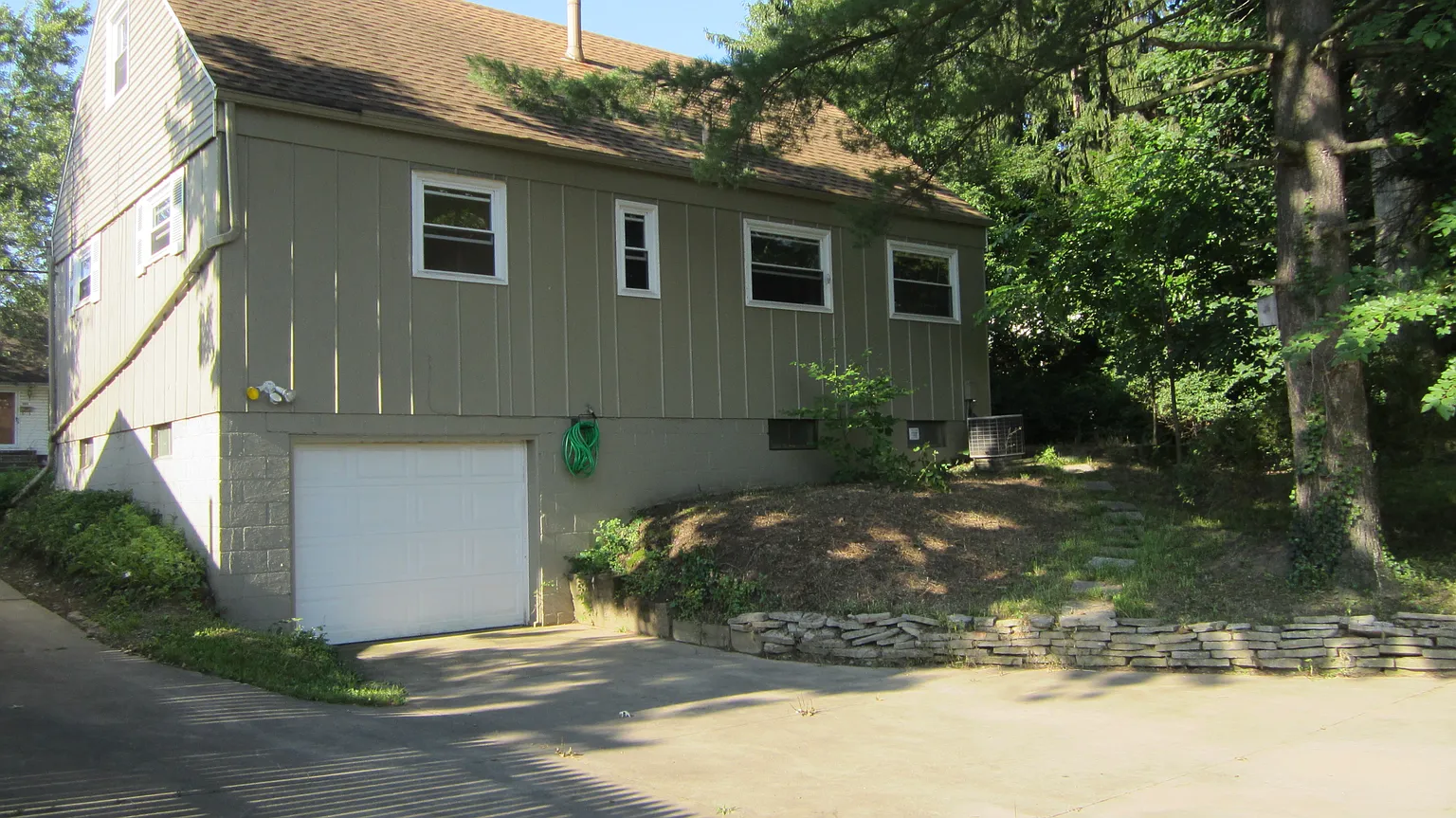 1523 Warrick Pl NE photo 1