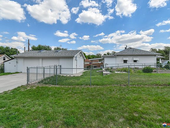 3rd image of 1212 Dakota St