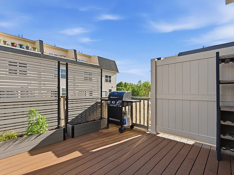 2nd-floor porch