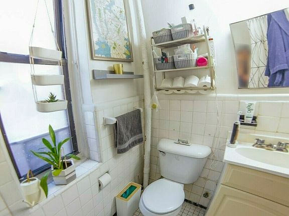 2nd image of 212 E 84th St APT 5D