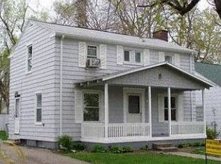 96 Preston Ave, Waterford, MI 48328