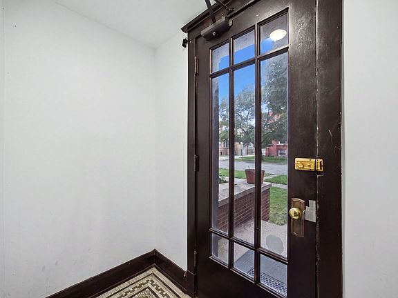 4th image of 4836 W Barry Ave