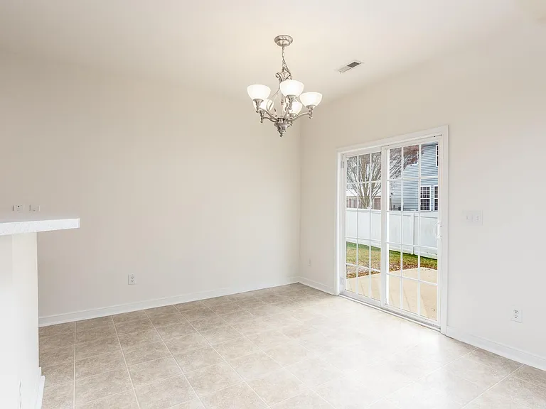504 Queensbury Ln — Photo 18