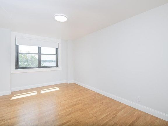 5th image of 1422 Columbia Rd #2