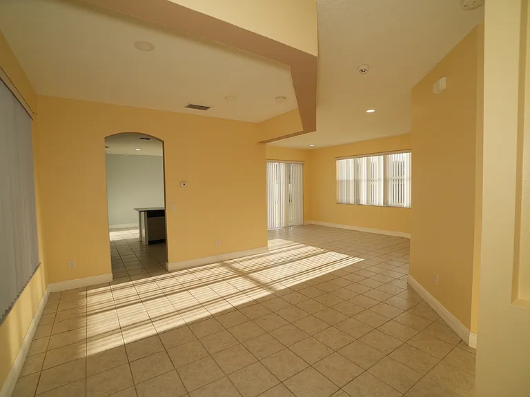 2560 Sage Dr — Photo 2