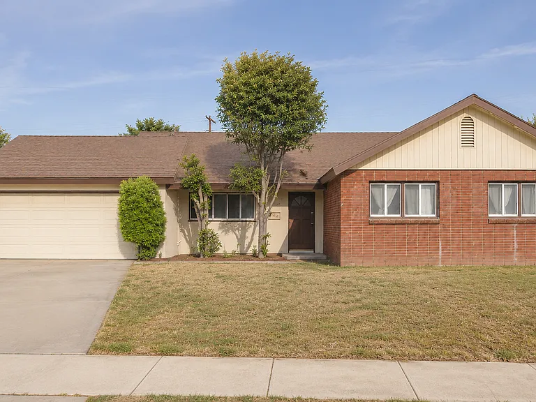 Lynbrook Ave — Photo 1