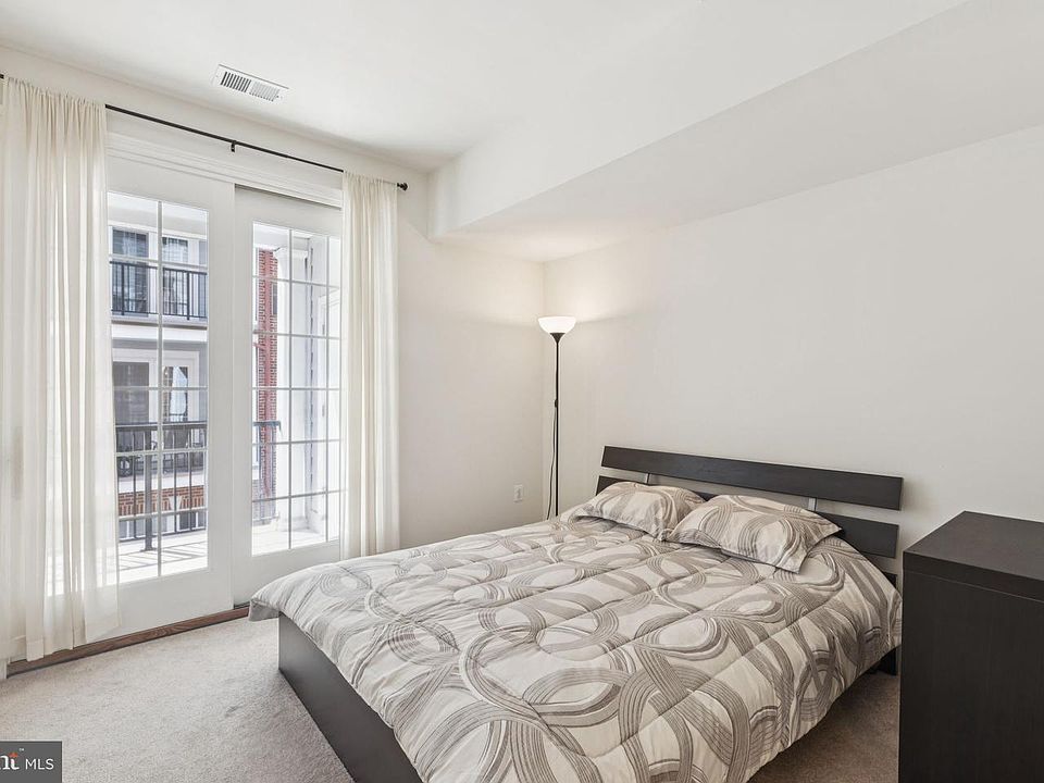 2nd image of 105 Commodore Ct