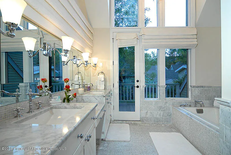 4 bed, 5.5 bath, 3245 sqft, $60,000 — Photo 4
