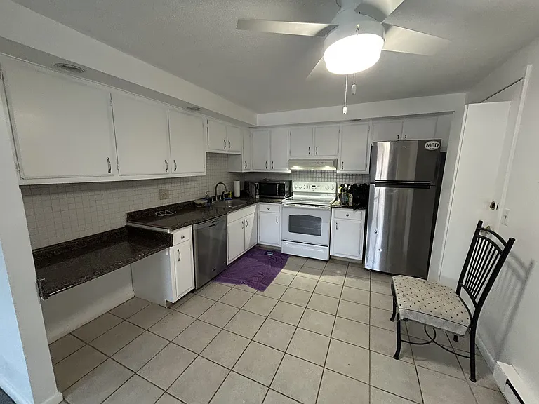 89 Pleasant St #1-C11 — Photo 11