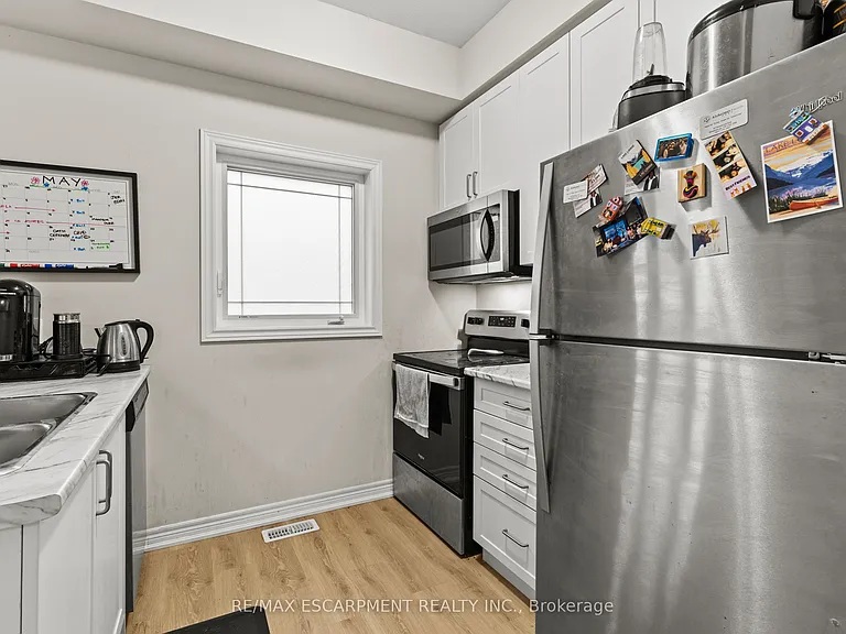 19 Picardy Dr #4 — Photo 9
