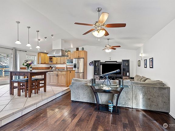 4th image of 11202 98th Avenue SW