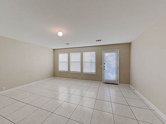 3rd image of 10003 Buescher Ln