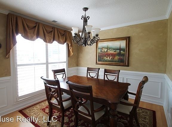 3rd image of 527 Annalinde Ln