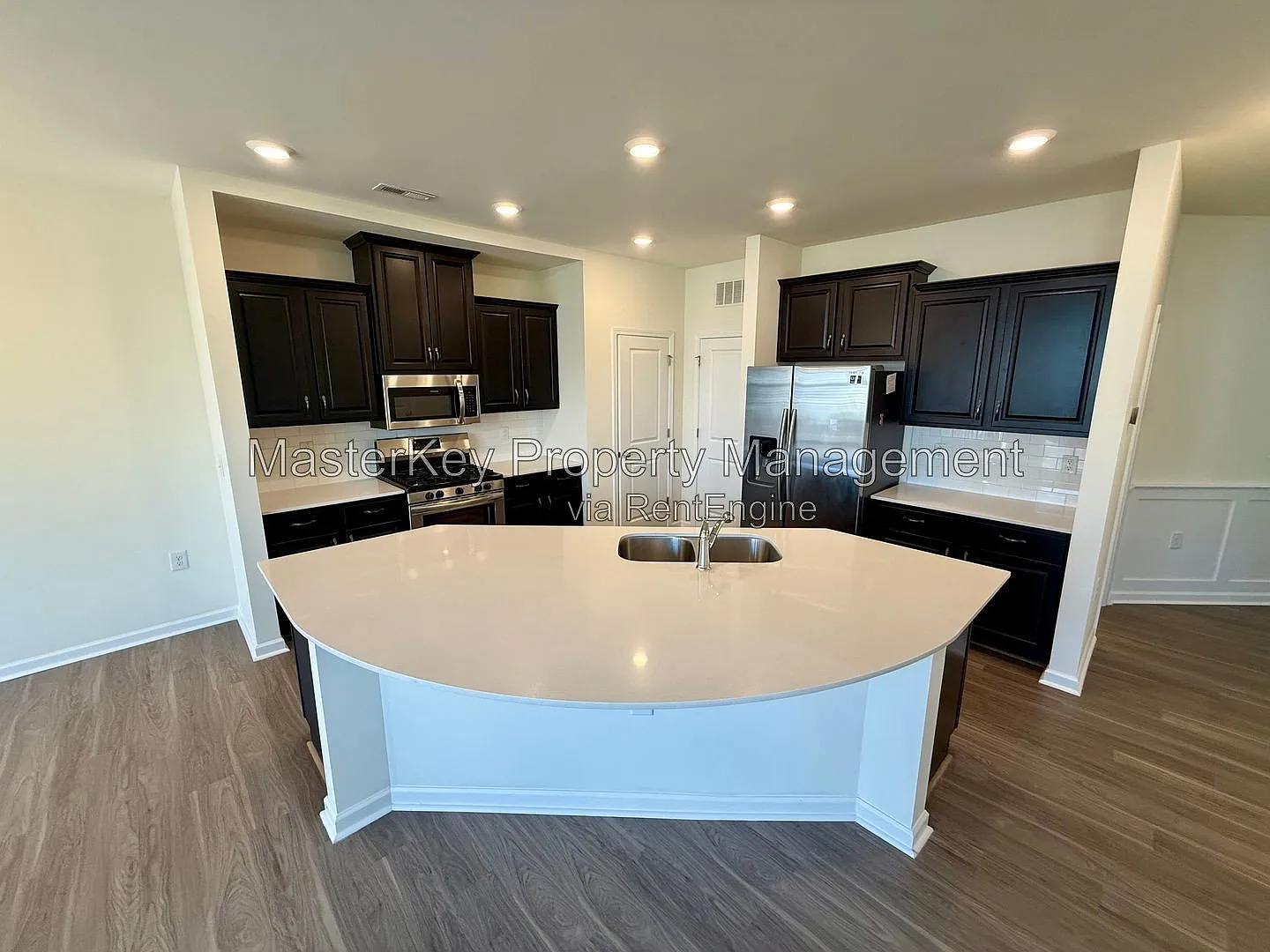 3 bed, 2.5 bath, 1994 sqft, $2,095 — Photo 3