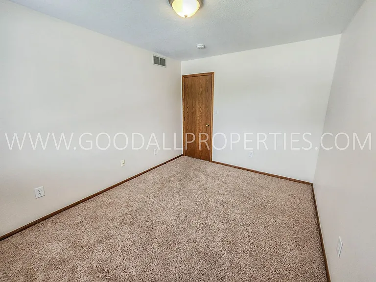 924 Prairie View Dr — Photo 26