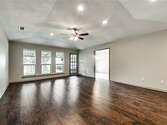 5th image of 3609 Willowbrook Dr