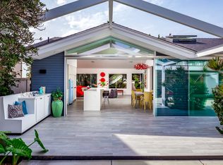 5681 Dolphin Pl, La Jolla, CA 92037