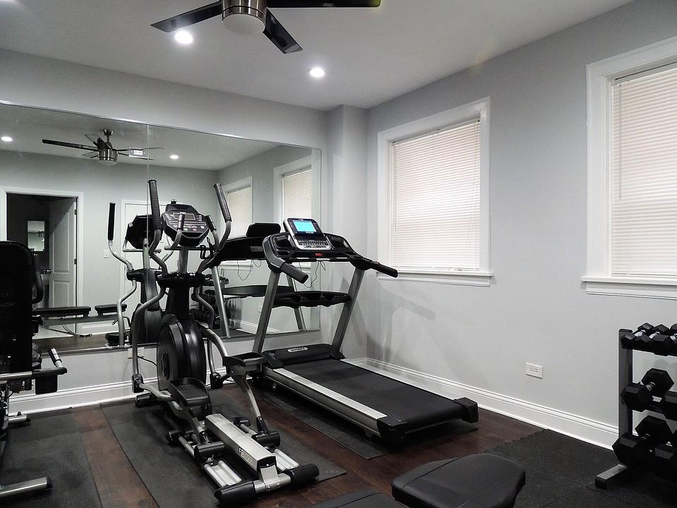 2nd image of 7457 N Greenview Ave #1D