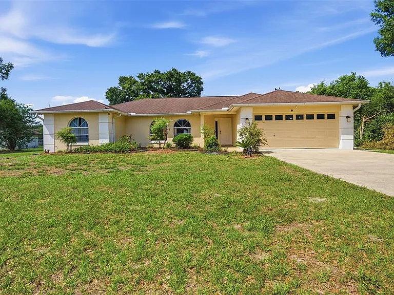 1011 Winifred Way — Photo 1