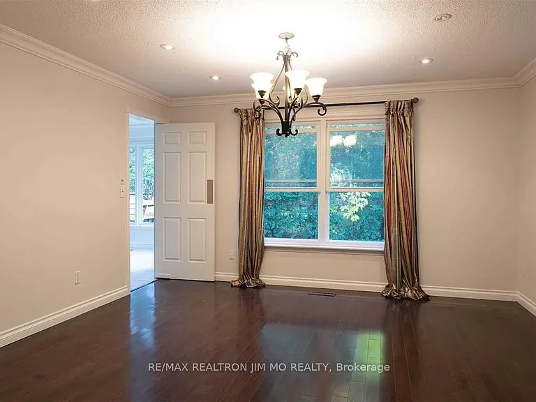 35 McKay Cres — Photo 13