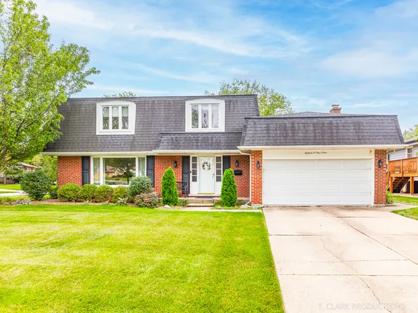 18W101 Belair Ct, Darien, IL 60561