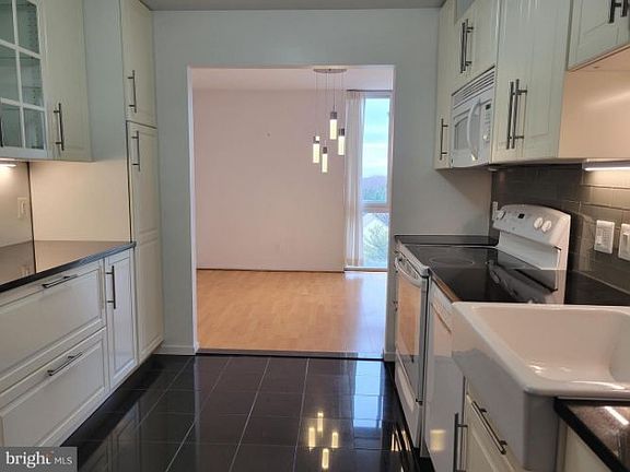 3rd image of 2311 Pimmit Dr APT 1215