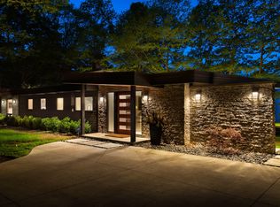 2628 Lakeshore Dr, Fennville, MI 49408