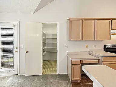 702 Lake Bridge Dr — Photo 12