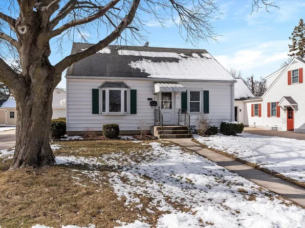 1039 8th AVENUE, Grafton, WI 53024