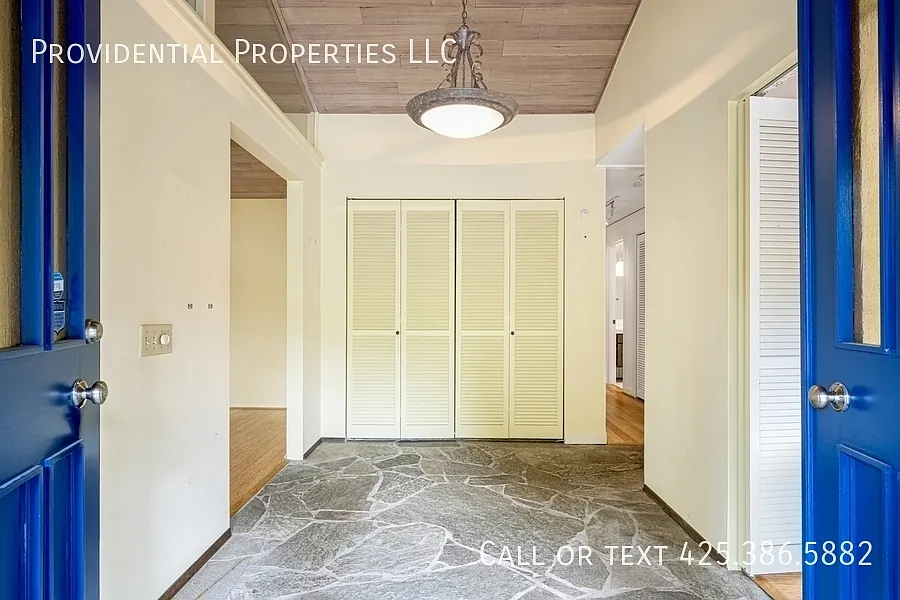 4 bed, 2.5 bath, 2290 sqft, $5,000 — Photo 2
