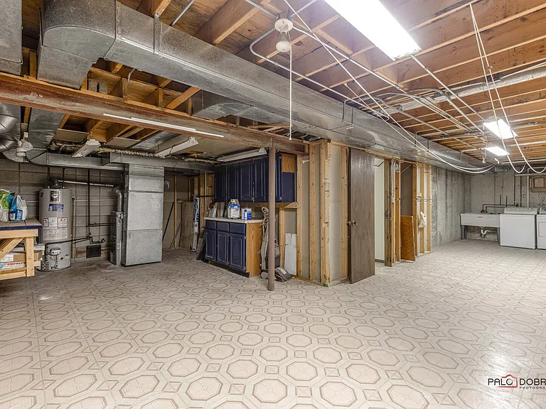 2450 Chas Dr — Photo 27