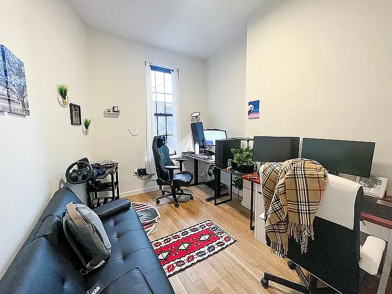 1114 Gates Ave #1 — Photo 8