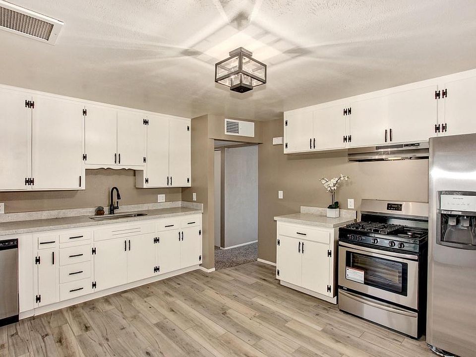 1st image of 3114 W Dahlia Dr